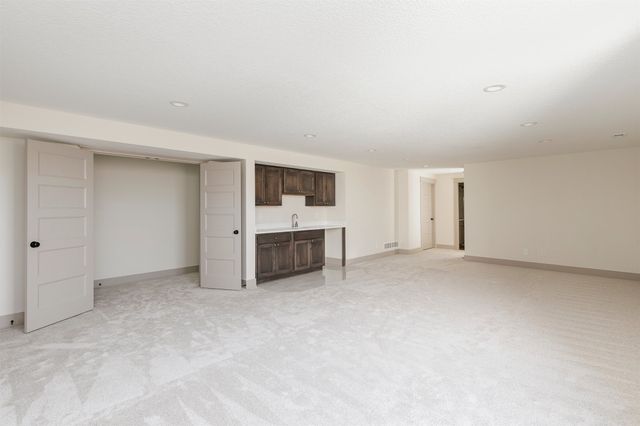 3827 NW Reinhart Drive, Ankeny, IA 50023