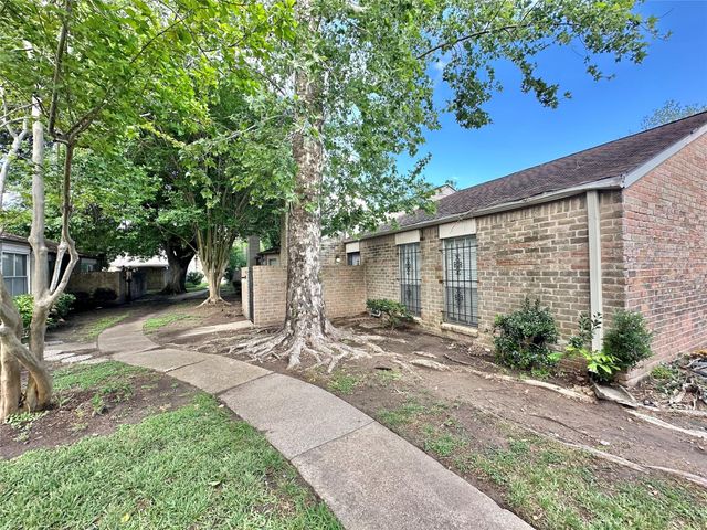 9164 Wilcrest Drive 9164, Houston, TX 77099