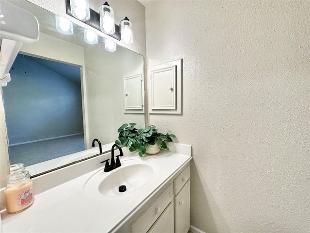 9164 Wilcrest Drive 9164, Houston, TX 77099