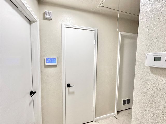 9164 Wilcrest Drive 9164, Houston, TX 77099