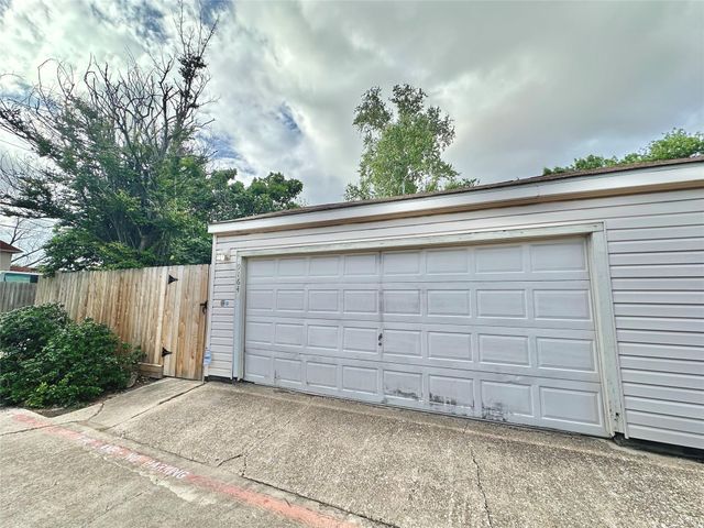 9164 Wilcrest Drive 9164, Houston, TX 77099