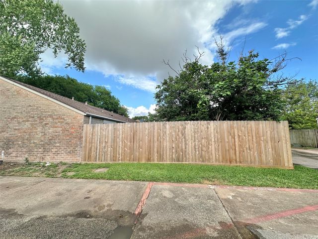 9164 Wilcrest Drive 9164, Houston, TX 77099