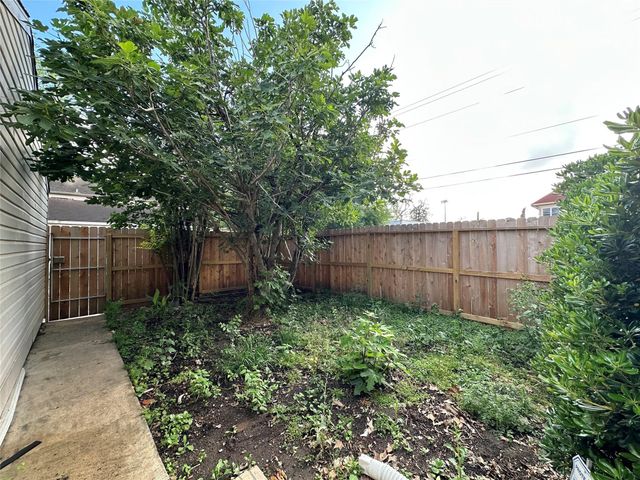 9164 Wilcrest Drive 9164, Houston, TX 77099