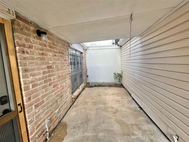 9164 Wilcrest Drive 9164, Houston, TX 77099