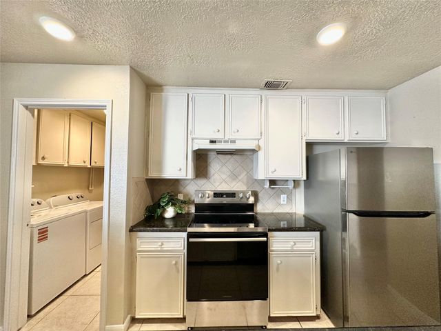 9164 Wilcrest Drive 9164, Houston, TX 77099