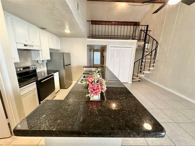 9164 Wilcrest Drive 9164, Houston, TX 77099