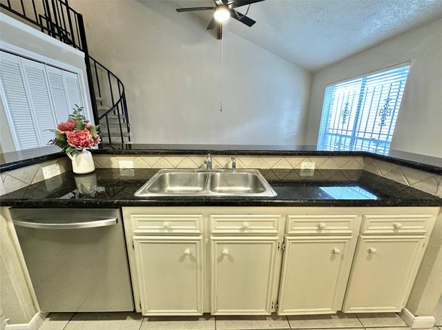 9164 Wilcrest Drive 9164, Houston, TX 77099