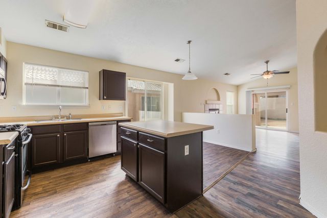 7608 Via Belleza SW, Albuquerque, NM 87121