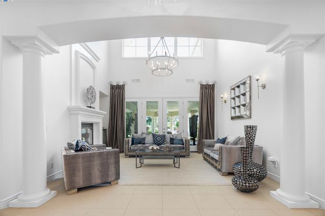 8324 Waterwell Way, Tracy, CA 95304