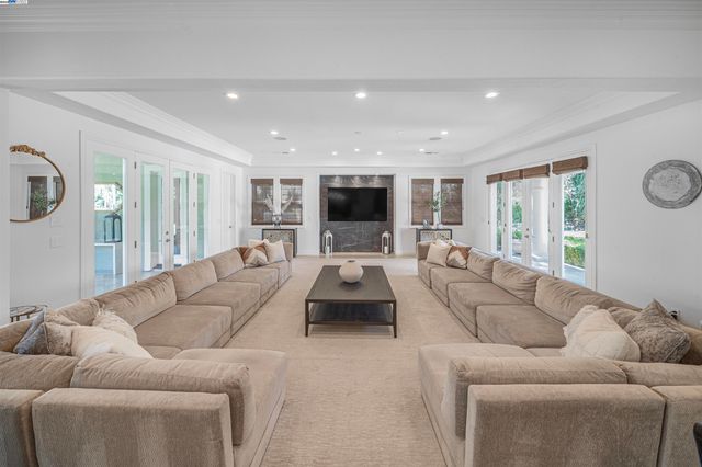 8324 Waterwell Way, Tracy, CA 95304