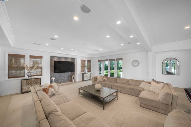 8324 Waterwell Way, Tracy, CA 95304