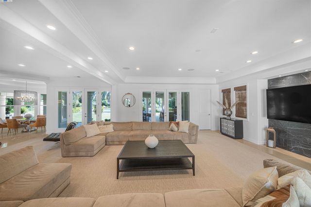 8324 Waterwell Way, Tracy, CA 95304