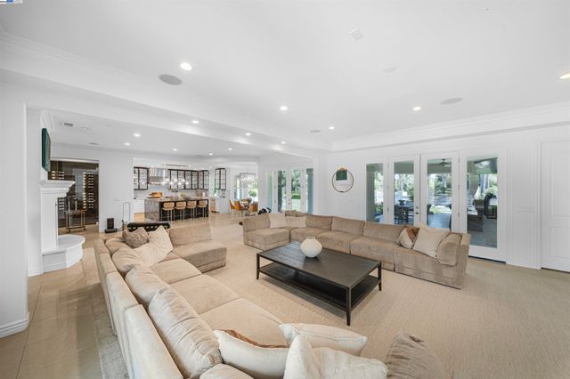 8324 Waterwell Way, Tracy, CA 95304