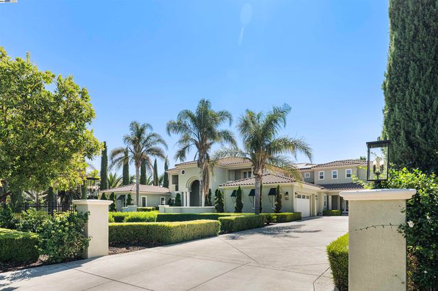 8324 Waterwell Way, Tracy, CA 95304