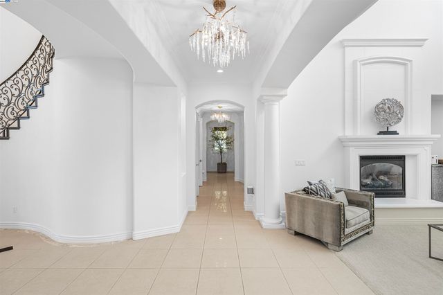 8324 Waterwell Way, Tracy, CA 95304