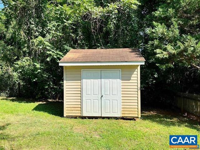 1087 WINTERGREEN LN, Charlottesville, VA 22903