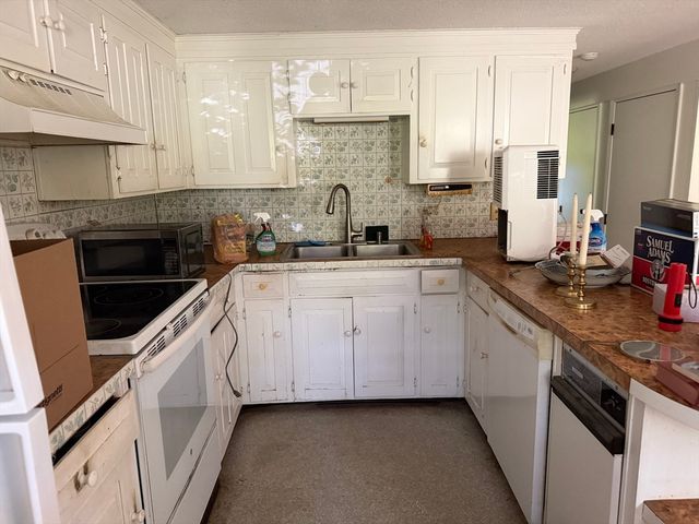 17 Miller Hill Rd, Provincetown, MA 02657
