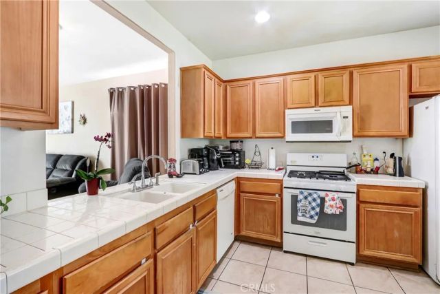 877 Peaceful Lane, San Jacinto, CA 92582
