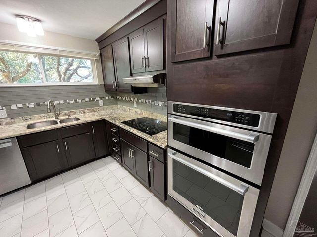 104 Navarre St, Gulf Breeze, FL 32561