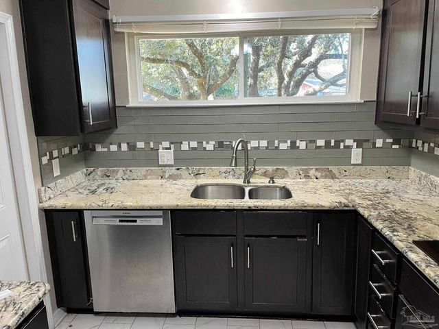 104 Navarre St, Gulf Breeze, FL 32561