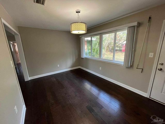 104 Navarre St, Gulf Breeze, FL 32561