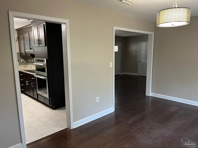 104 Navarre St, Gulf Breeze, FL 32561