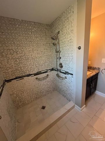 104 Navarre St, Gulf Breeze, FL 32561