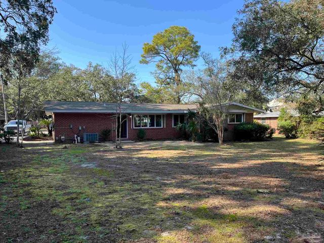 104 Navarre St, Gulf Breeze, FL 32561