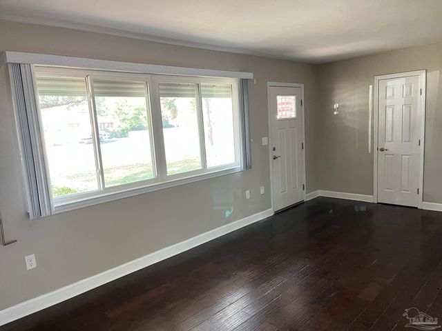 104 Navarre St, Gulf Breeze, FL 32561