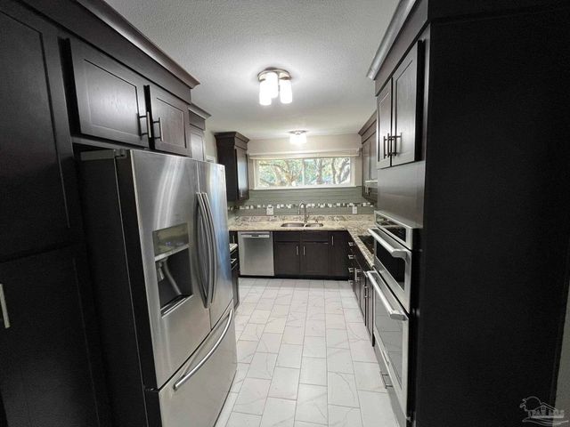 104 Navarre St, Gulf Breeze, FL 32561