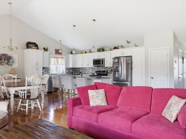 67 Ling St, Fall River, MA 02720