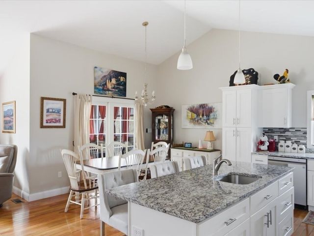 67 Ling St, Fall River, MA 02720