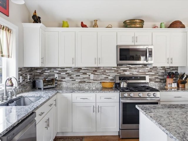 67 Ling St, Fall River, MA 02720