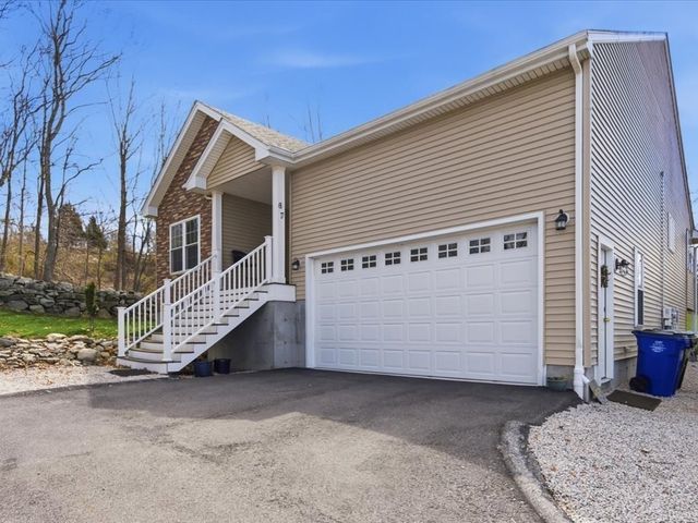 67 Ling St, Fall River, MA 02720