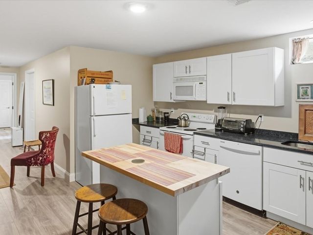 67 Ling St, Fall River, MA 02720