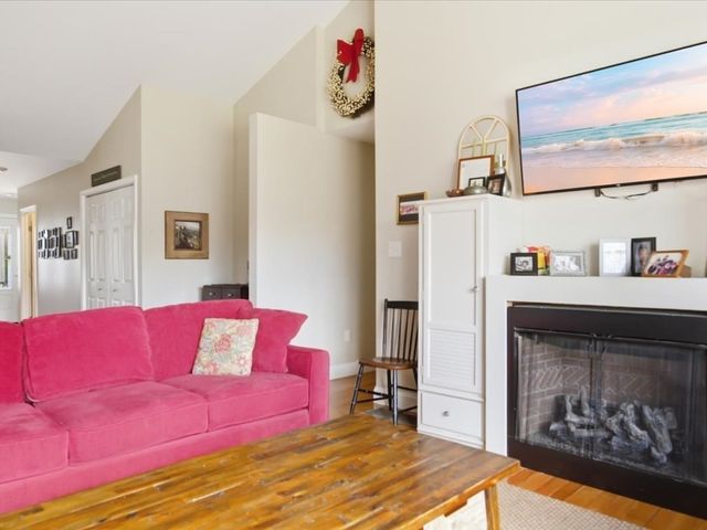 67 Ling St, Fall River, MA 02720