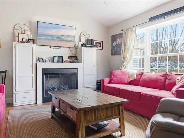 67 Ling St, Fall River, MA 02720