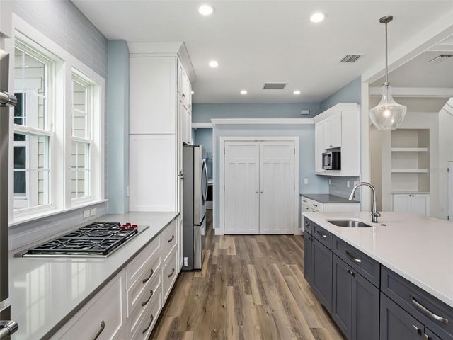 7956 LAKE NELLIE ROAD, Clermont, FL 34714