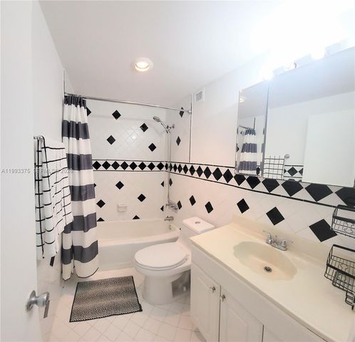 400 S Kings Point Dr 220, Sunny Isles Beach, FL 33160