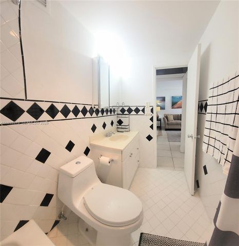 400 S Kings Point Dr 220, Sunny Isles Beach, FL 33160