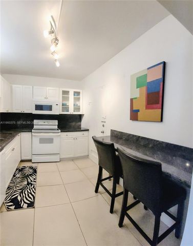 400 S Kings Point Dr 220, Sunny Isles Beach, FL 33160