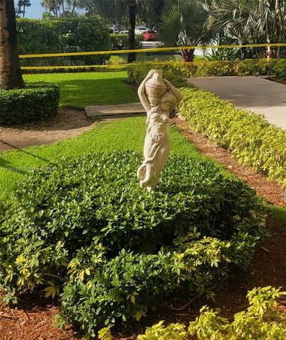 400 S Kings Point Dr 220, Sunny Isles Beach, FL 33160