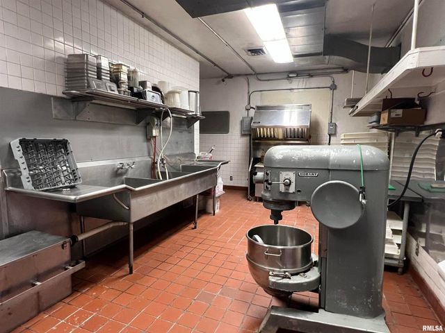 1601 W 3RD Street, Davenport, IA 52802