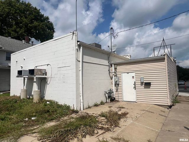 1601 W 3RD Street, Davenport, IA 52802