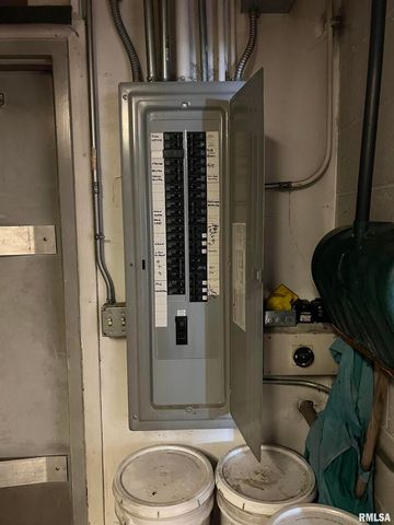 1601 W 3RD Street, Davenport, IA 52802