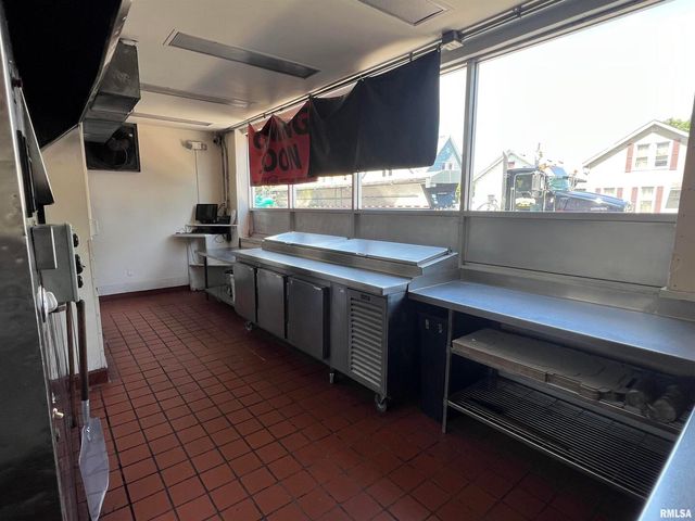 1601 W 3RD Street, Davenport, IA 52802