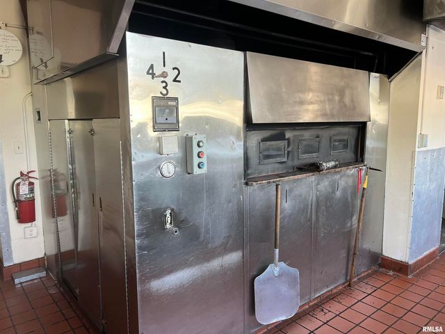 1601 W 3RD Street, Davenport, IA 52802