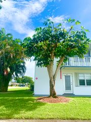 81 Kingswood E, West Palm Beach, FL 33417