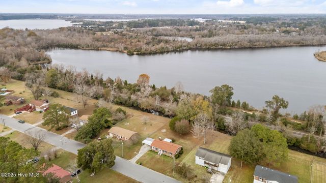 2600 N Hills Drive, New Bern, NC 28562