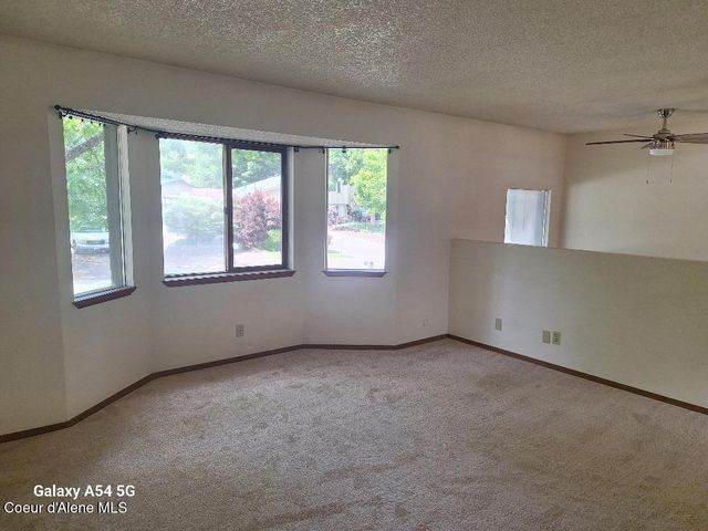 9704 N Hillview DR, Hayden, ID 83835